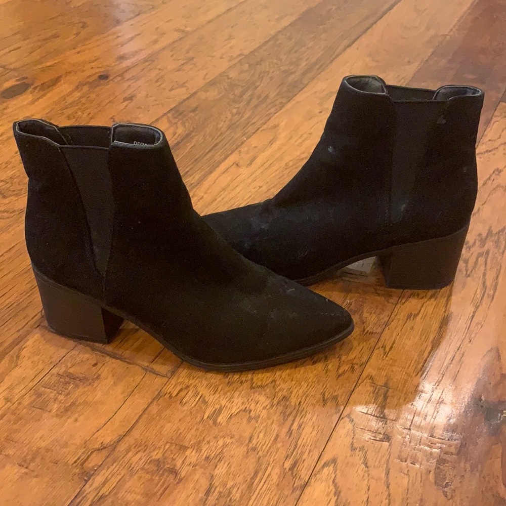 FOREVER 21 black booties. Size 7.5